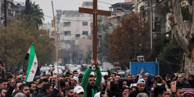 Christenen protesteren in Syrische hoofdstad na brandstichting op kerstboom