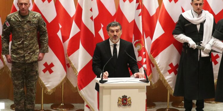 Nieuwe Georgische president beëdigd te midden van politieke crisis