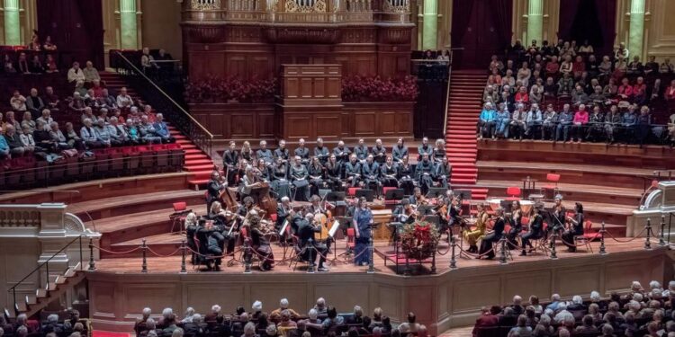 Nationaal Ouderenfonds biedt eenzame ouderen kerstconcert aan