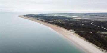 Noodbevel om toestroom mensen na aanspoelen pakketten Bergen