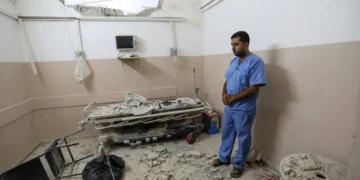 WHO-chef roept op tot beëindiging van aanvallen op ziekenhuizen in Gaza na bombardement