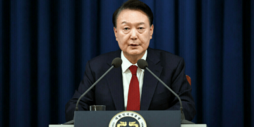 Zuid-Koreaanse onderzoekers vragen om arrestatiebevel tegen Yoon vanwege staat van beleg