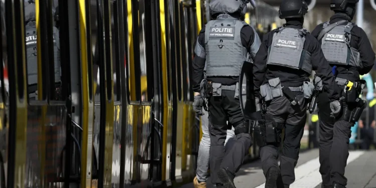 Schietpartij in Diemen laat één gewonde achter, verdachten op de vlucht