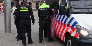 Zwaargewonde man aangetroffen bij daklozenopvang in Amsterdam-Westpoort