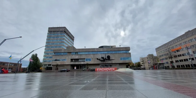 Dak van stadhuis om planten te huisvesten en warmte te leveren