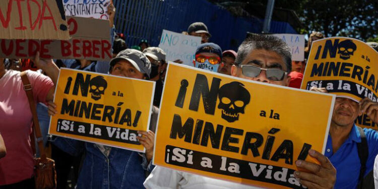El Salvador heft verbod op metaalwinning op, ondanks verzet van milieuorganisaties