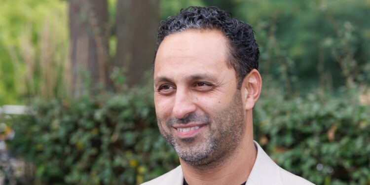 Eindelijk een einde aan het drama: Khalid Kasem definitief weg bij BNNVARA na omkopingsrel