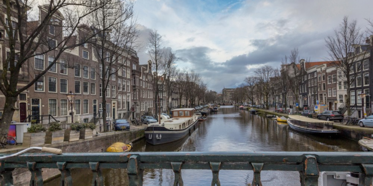 Weerbericht voor Nederland 27/12: Bewolkte en rustige dag op komst
