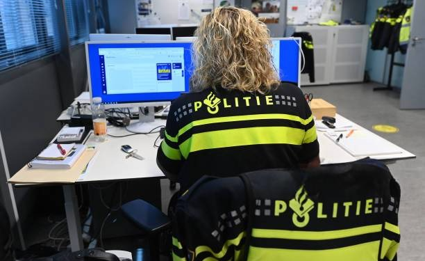 Schietincident in Diemen: 19-jarige Amsterdammer zwaargewond, verdachten nog voortvluchtig