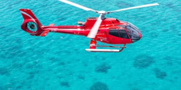 Zee- en luchtzoektocht gaande naar 15-jarige jongen die van rotsen werd gespoeld bij strand in NSW