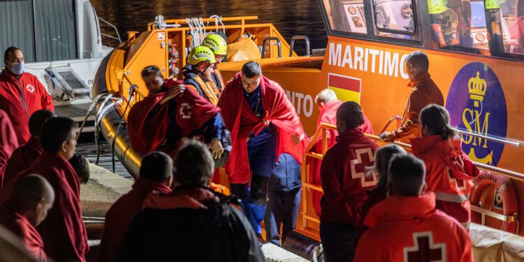 Noors scheepvaartbedrijf ontkent beschuldiging van Rusland over hulp aan zinkend schip