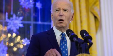 Biden prijst Jimmy Carter en roept Trump op tot ‘fatsoen’