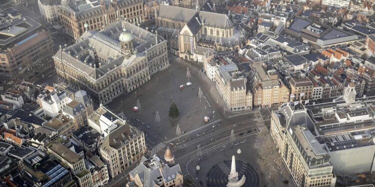 Meldingen van discriminatie in Amsterdam dit jaar verdubbeld