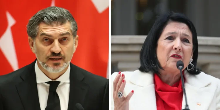 Vertrekkende president van Georgië weigert te vertrekken terwijl opvolger wordt beëdigd