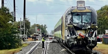 Reddingsvoertuig botst met trein in Florida: 15 gewonden, waaronder drie brandweerlieden