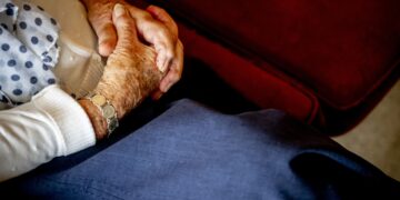 Verbod sterke drank in seniorenflat leidt tot veel weerstand: ‘Het is betutteling’