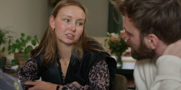 Tim Hofman herdenkt overleden Over Mijn Lijk-deelnemer Eva Hermans-Kroot: ‘Maak ze gek daar aan de andere kant’