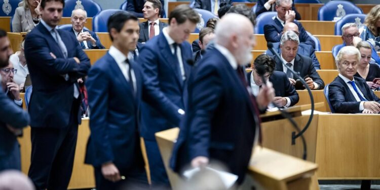 Oppositie wil 800 miljoen euro redden voor onderwijs, doet tegenbod