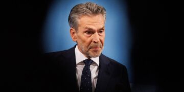 Dick Schoof deelt voor het eerst meer over zichzelf: ‘Voelt alsof ik op de goede plek zit’