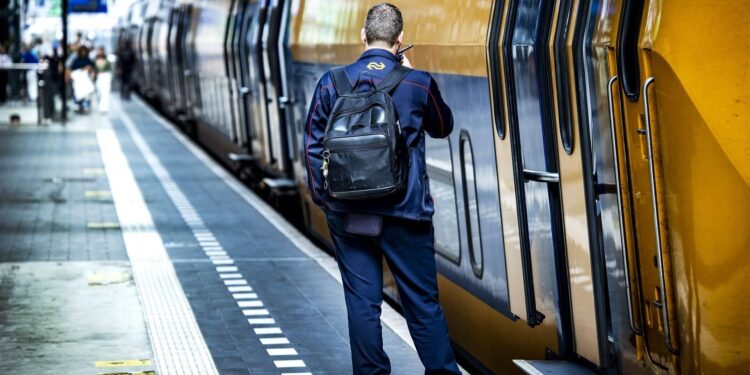 NS belooft per ongeluk aan duizenden mensen een privékok aan huis, in plaats van aan één