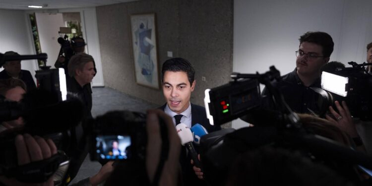 Langstudeerboete mogelijk van de baan, net als bezuinigingen op maatschappelijke diensttijd