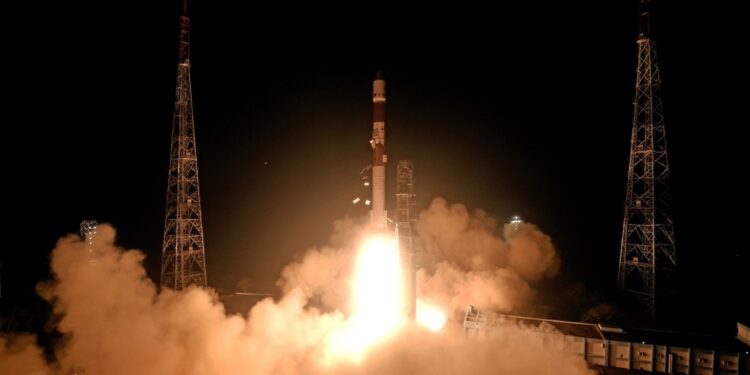 India lanceert eerste zelfgebouwde raketmissie naar de ruimte