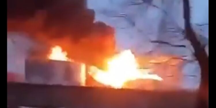 Oekraïense strijdkrachten raken Russische brandstoftanks bij Smolensk