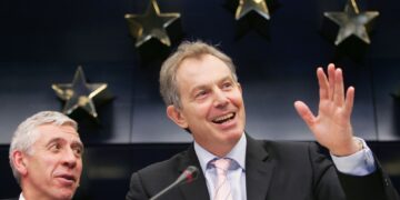 Tony Blair opende Britse grenzen voor Oost-Europese migranten ondanks twijfels – nieuwe bestanden tonen.