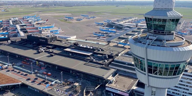 Minder vluchten op Schiphol eind juni vanwege NAVO-top in Den Haag