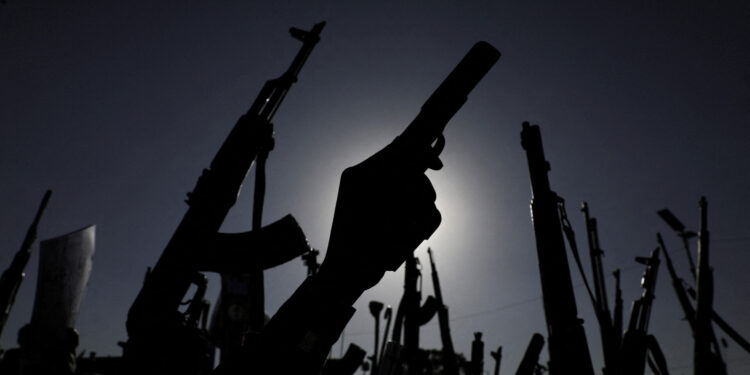 Amerikaanse aanvallen op Houthi wapenopslagplaatsen en productiefaciliteiten.