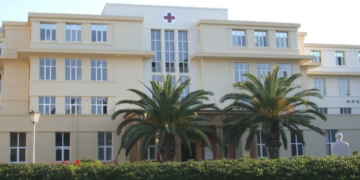 Paniek in de lift bij het Rode Kruis – EDE: ooggetuige vertelt.