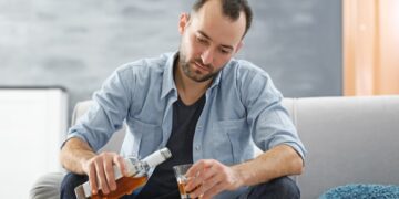 Alcohol verhoogt risico op 7 soorten kanker, waarschuwt Amerikaanse CMO