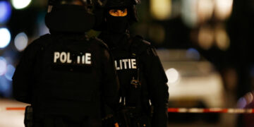 Dode en gewonden bij politie-inval in woning in Rotterdam