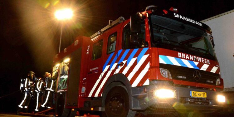 Grote brand verwoest bedrijvencomplex in Deurne, oorzaak onbekend