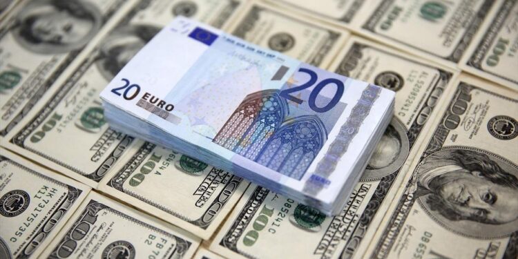 Komt de euro onder de dollar?