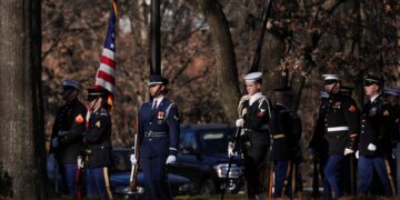 De laatste reis van voormalige Amerikaanse president Carter is begonnen