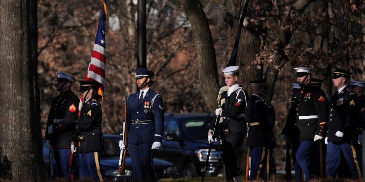 De laatste reis van voormalige Amerikaanse president Carter is begonnen