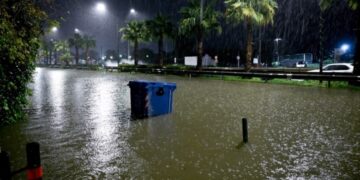 Veiligheidstips na contact met rioolwater in overstroomd Poseidon