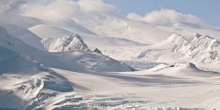 Smeltend Antarctisch ijs en opwarmende vulkanen bedreigen de aarde