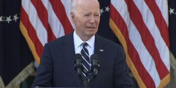 Biden eert Liz Cheney, felle criticus van Trump