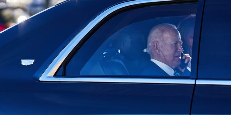 De regering van Joe Biden voltooit verbod op Chinese voertuigen