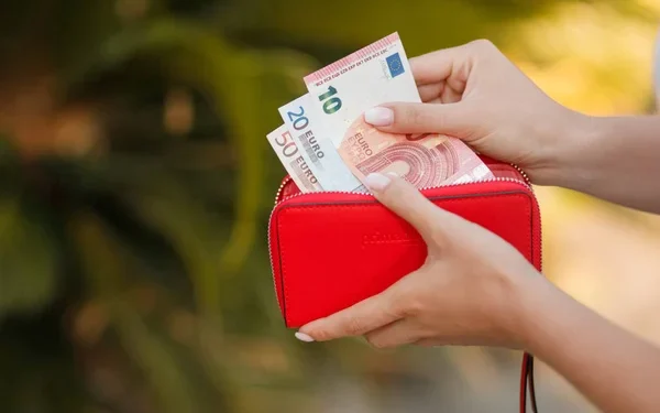 Lonen in Nederland stijgen met 6,6% in 2023, grootste stijging in 40 jaar