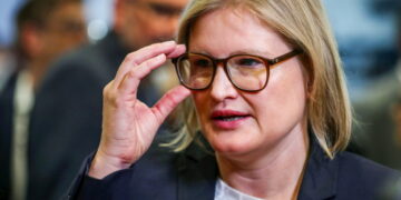 AfD-parlementariër pleit voor deportatie Oekraïense vluchtelingen “Terug naar eigen land”