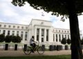 ‘Orkaan Trump scheidt Fed en ECB in economische storm’