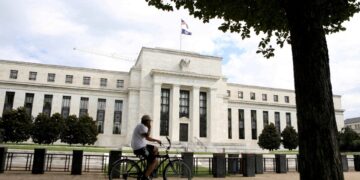 ‘Orkaan Trump scheidt Fed en ECB in economische storm’