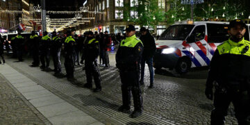 Nieuwjaarsviering in Nederland: 200 arrestaties na geweldsincidenten – Bekijk video