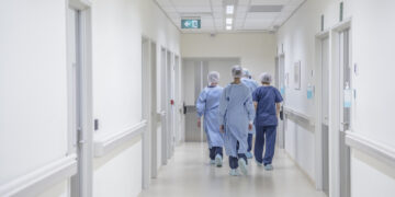 De erfenis van Patras: angst en carnaval na 20 jaar dood.