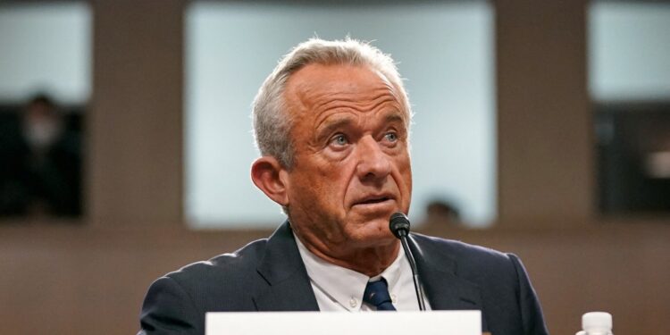 Brandweerteam strijdt tegen Robert Kennedy Junior in Senaathoorzitting