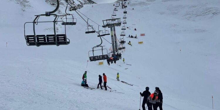 Ernstig ongeval in Spaans skigebied: lift ingestort met gewonden