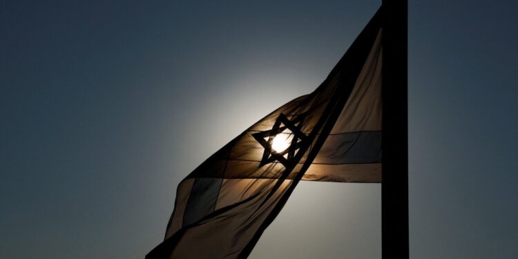 Drie burgers gedood en zeven gewond bij gewapend geweervuur in Israël